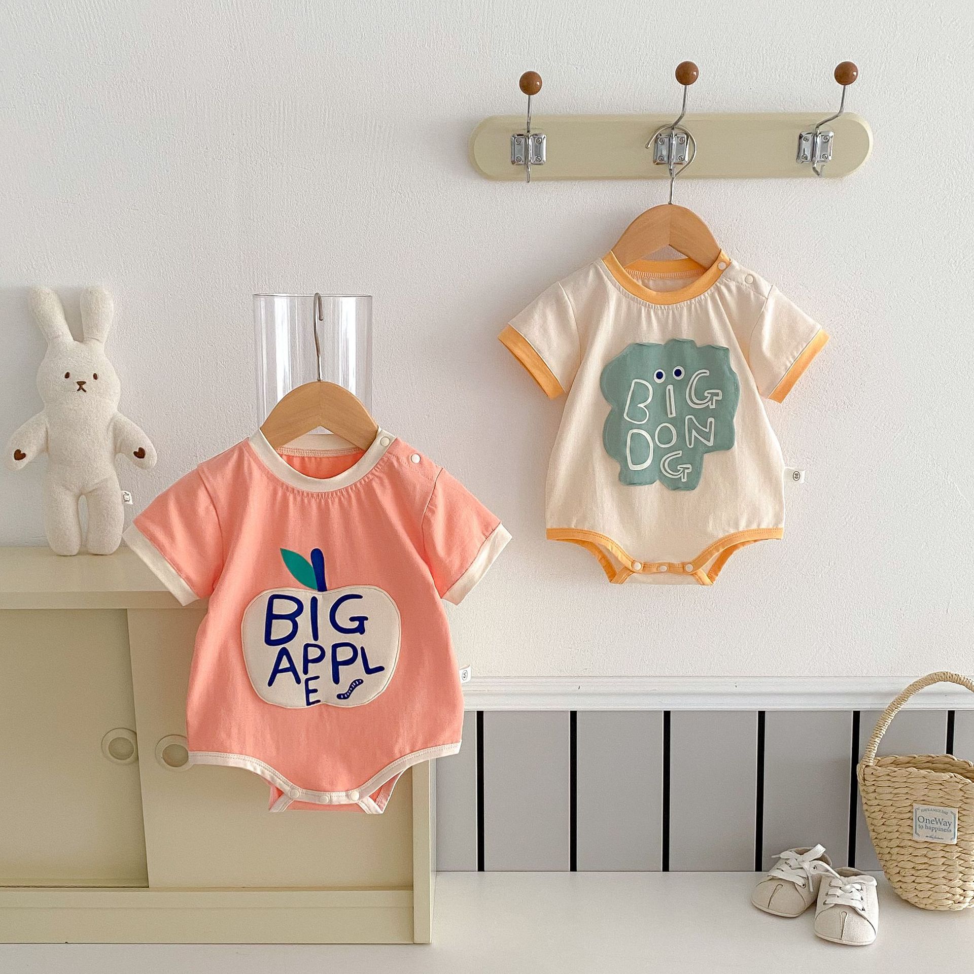 【66-90cm】2色選べる 可愛い アルファベット シンプル 子供 ベビー服 ロンパース