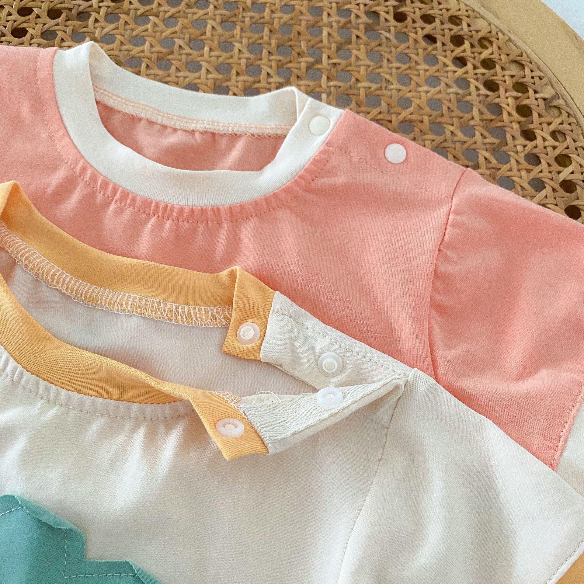【66-90cm】2色選べる 可愛い アルファベット シンプル 子供 ベビー服 ロンパース