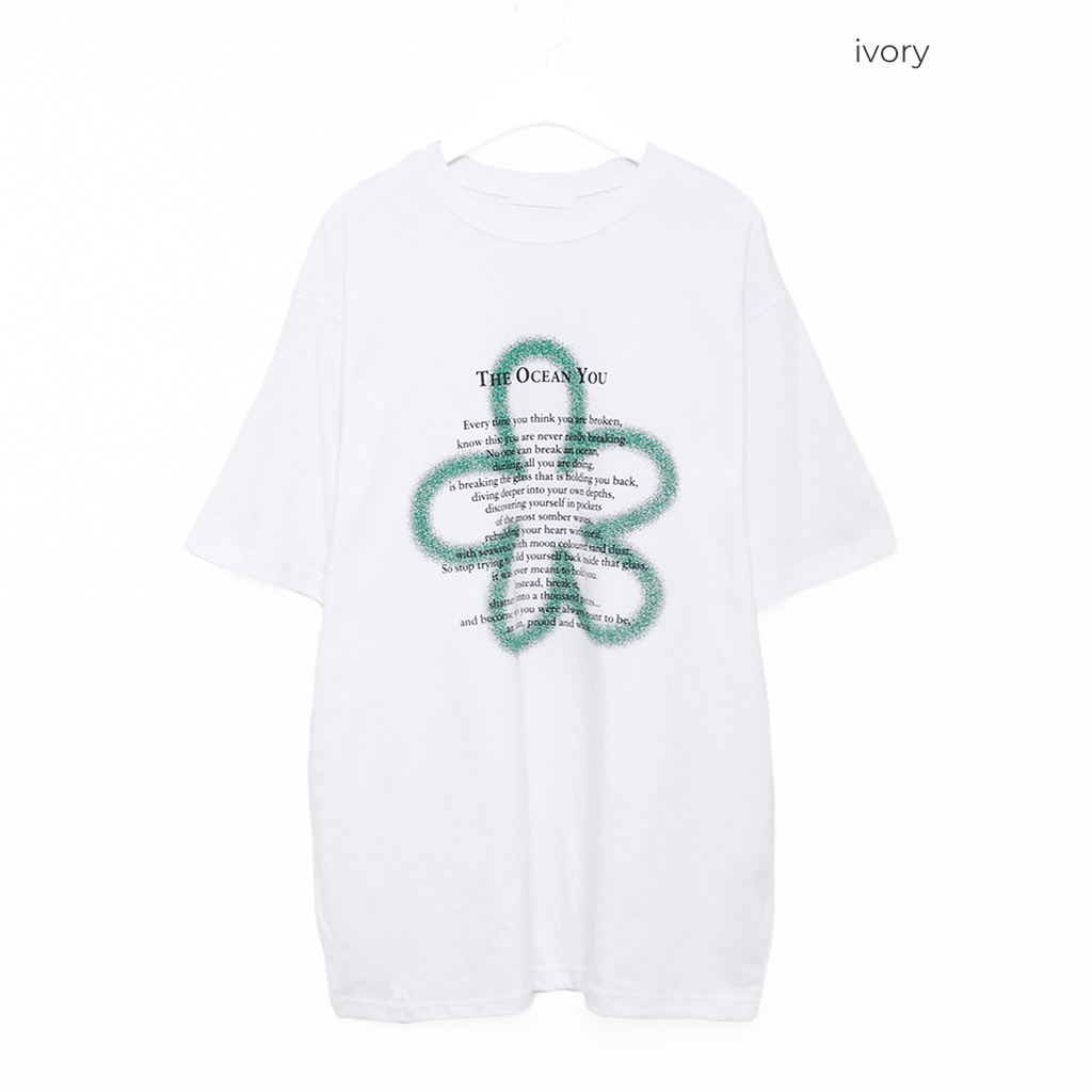 グラフィッククローバーTシャツ