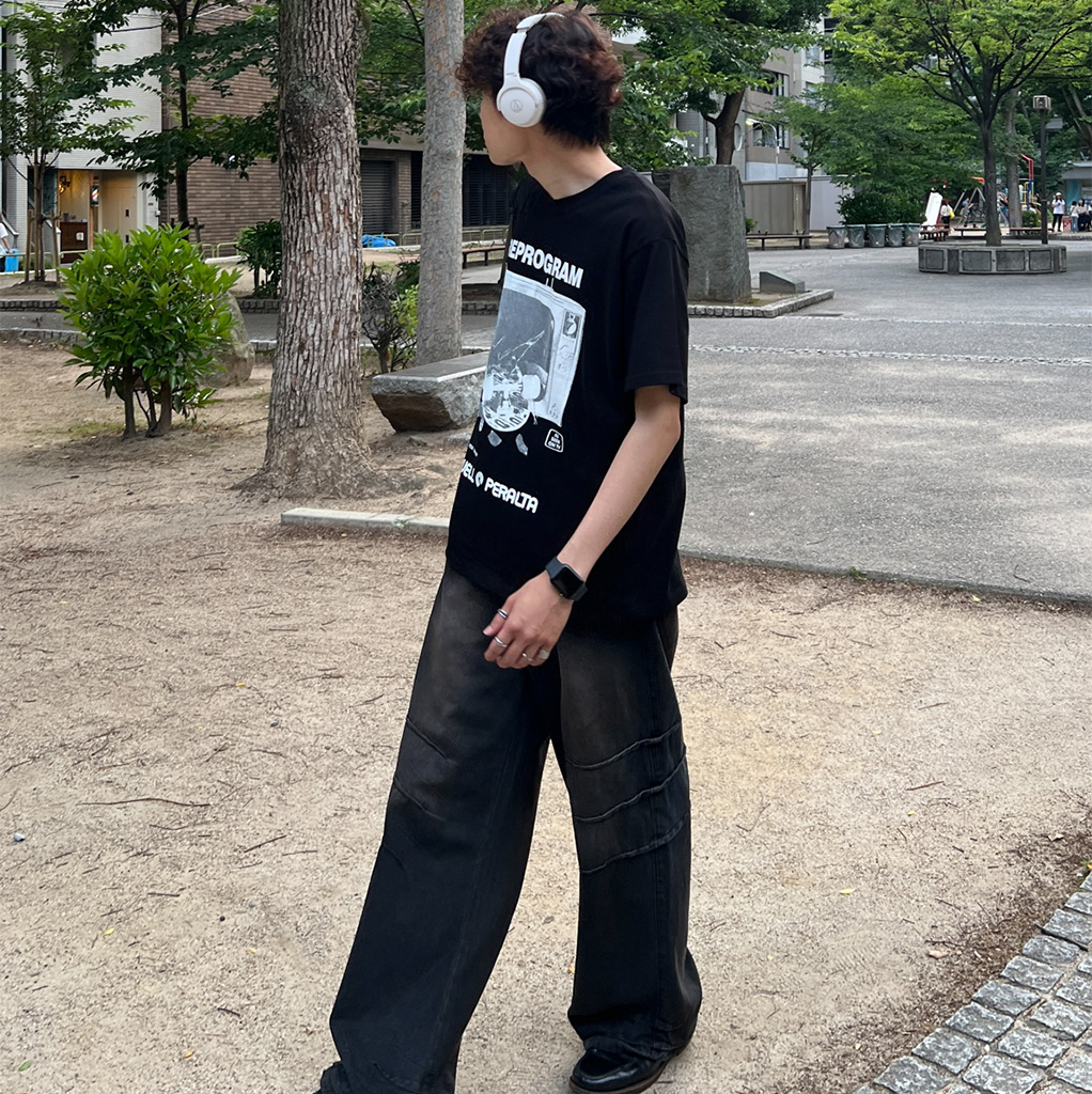 ユニセックスグラフィック半袖Tシャツ