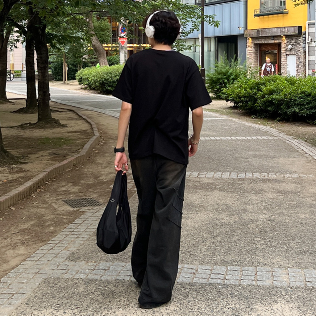 ユニセックスグラフィック半袖Tシャツ