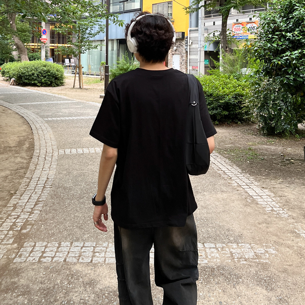 ユニセックスグラフィック半袖Tシャツ