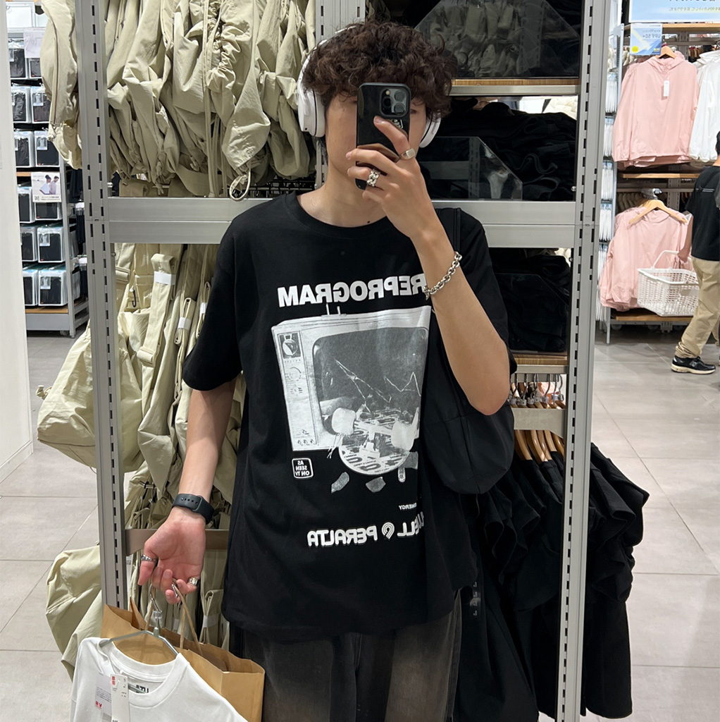 ユニセックスグラフィック半袖Tシャツ