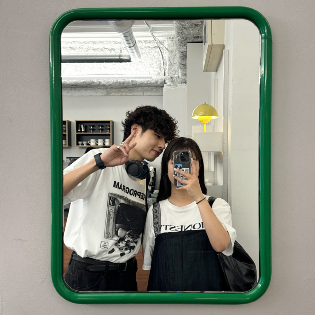 ユニセックスグラフィック半袖Tシャツ