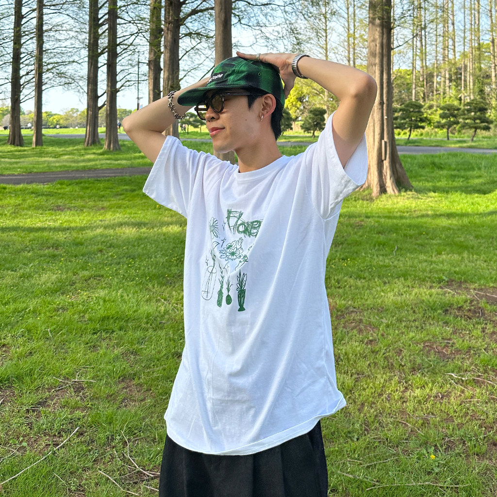 (ユニセックス) フラワープリント半袖Tシャツ