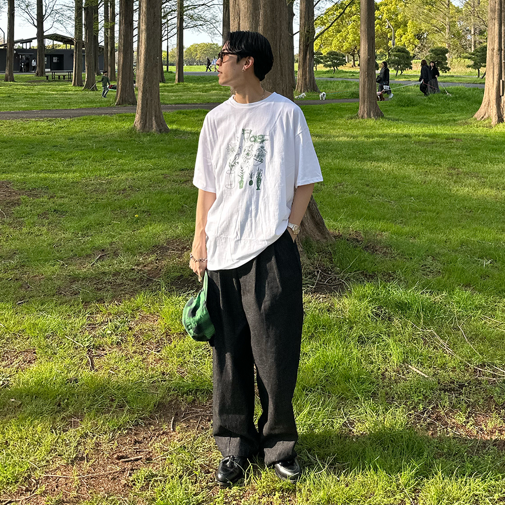 (ユニセックス) フラワープリント半袖Tシャツ