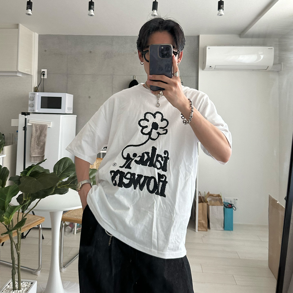 (ユニセックス) フラワーレタリング半袖Ｔシャツ