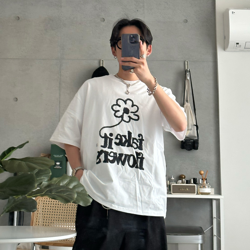 (ユニセックス) フラワーレタリング半袖Ｔシャツ