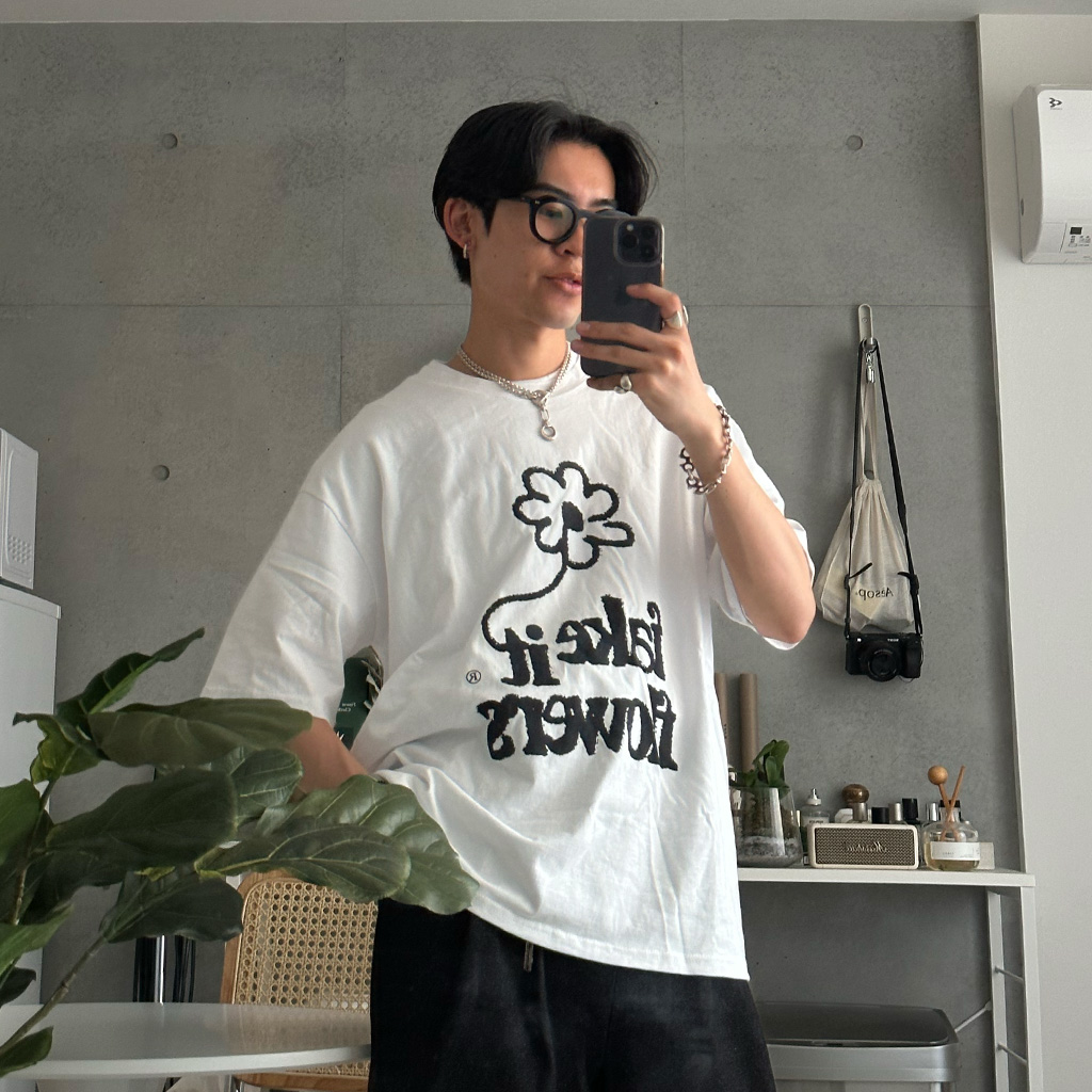(ユニセックス) フラワーレタリング半袖Ｔシャツ