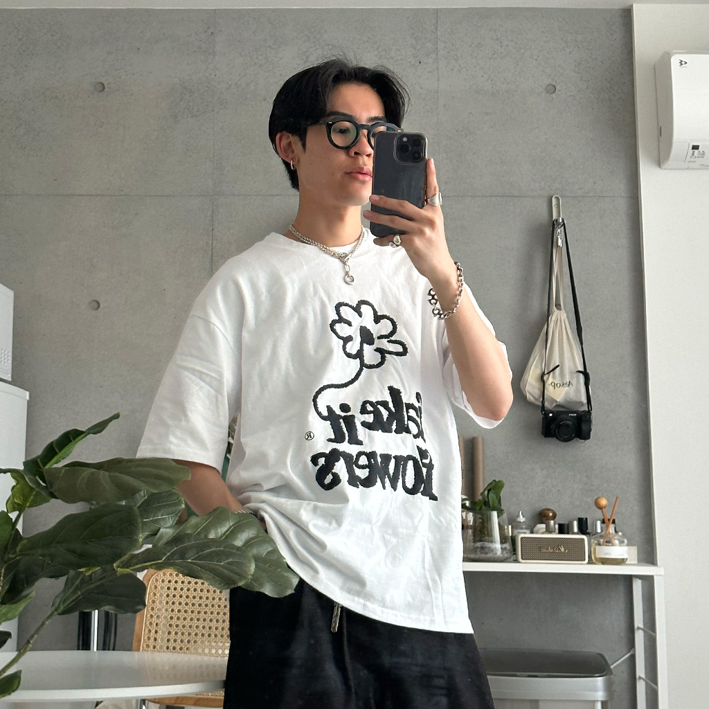 (ユニセックス) フラワーレタリング半袖Ｔシャツ