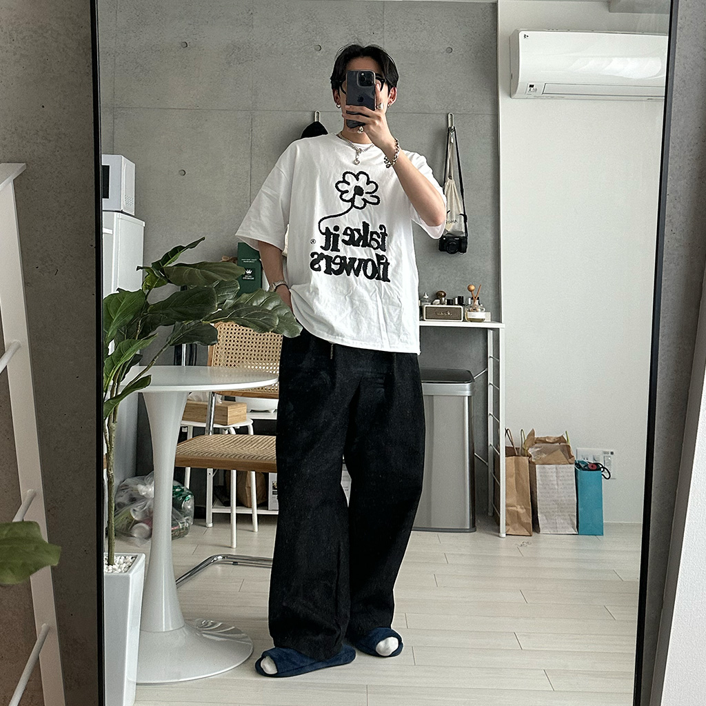 (ユニセックス) フラワーレタリング半袖Ｔシャツ
