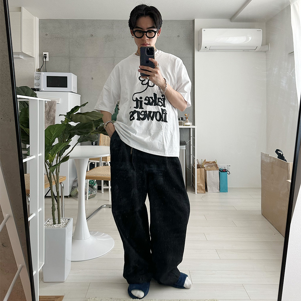 (ユニセックス) フラワーレタリング半袖Ｔシャツ