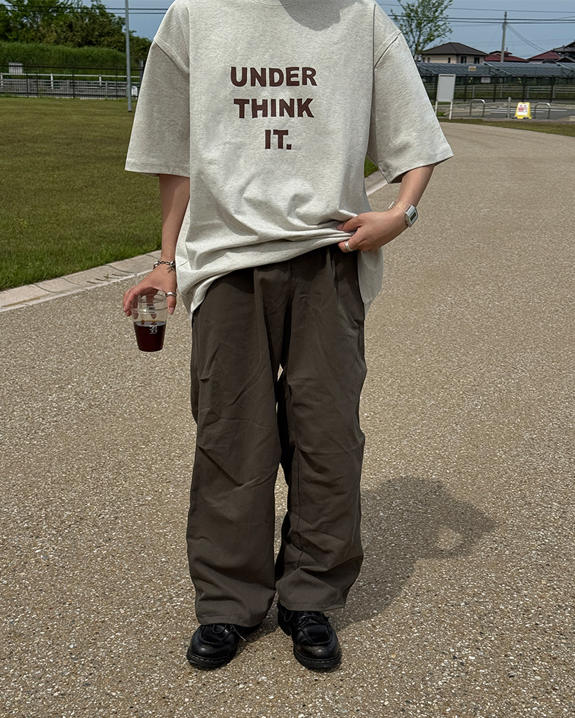 （ユニセックス）シンプルレタリングTシャツ