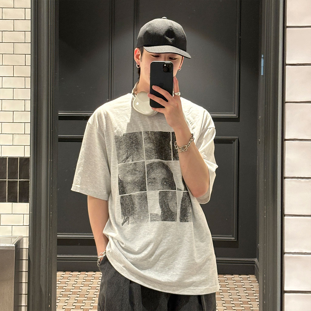 (ユニセックス) スクエアプリントTシャツ