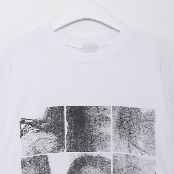 (ユニセックス) スクエアプリントTシャツ