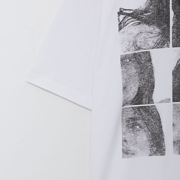 (ユニセックス) スクエアプリントTシャツ