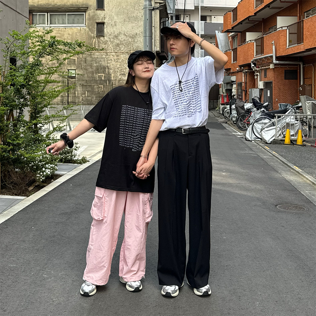 （ユニセックス）カラーレタリング半袖Tシャツ