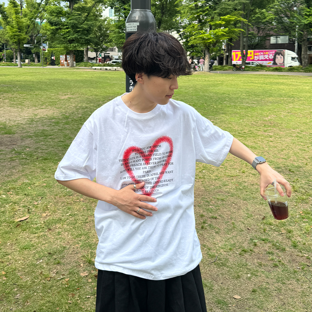 (ユニセックス) ハートスプレーポイント半袖Tシャツ