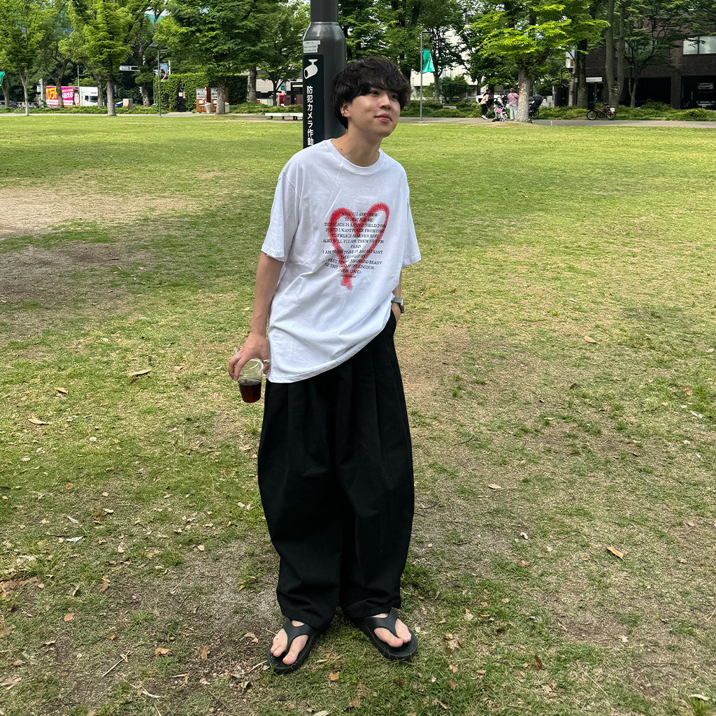 (ユニセックス) ハートスプレーポイント半袖Tシャツ
