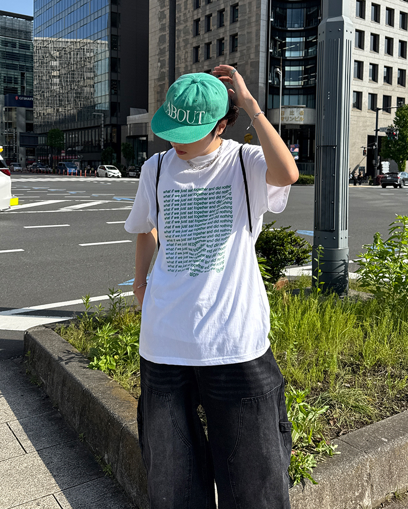 （ユニセックス）カラーレタリング半袖Tシャツ