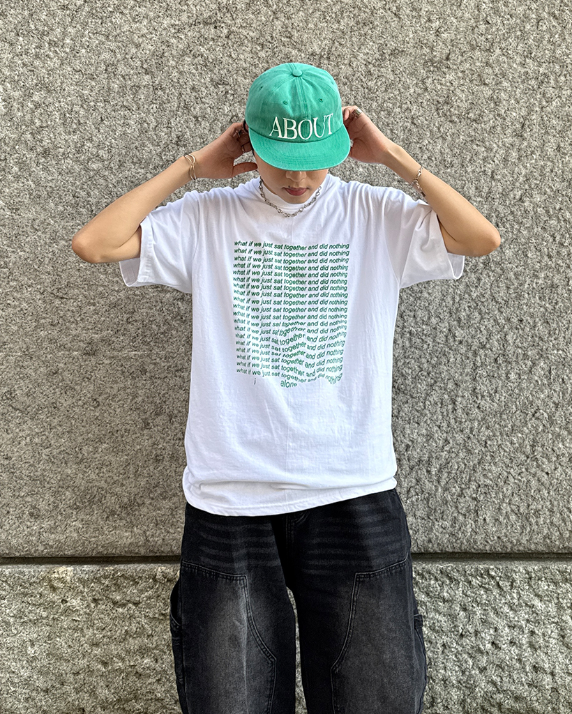 （ユニセックス）カラーレタリング半袖Tシャツ