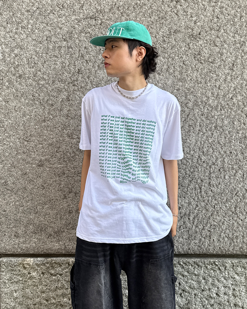 （ユニセックス）カラーレタリング半袖Tシャツ