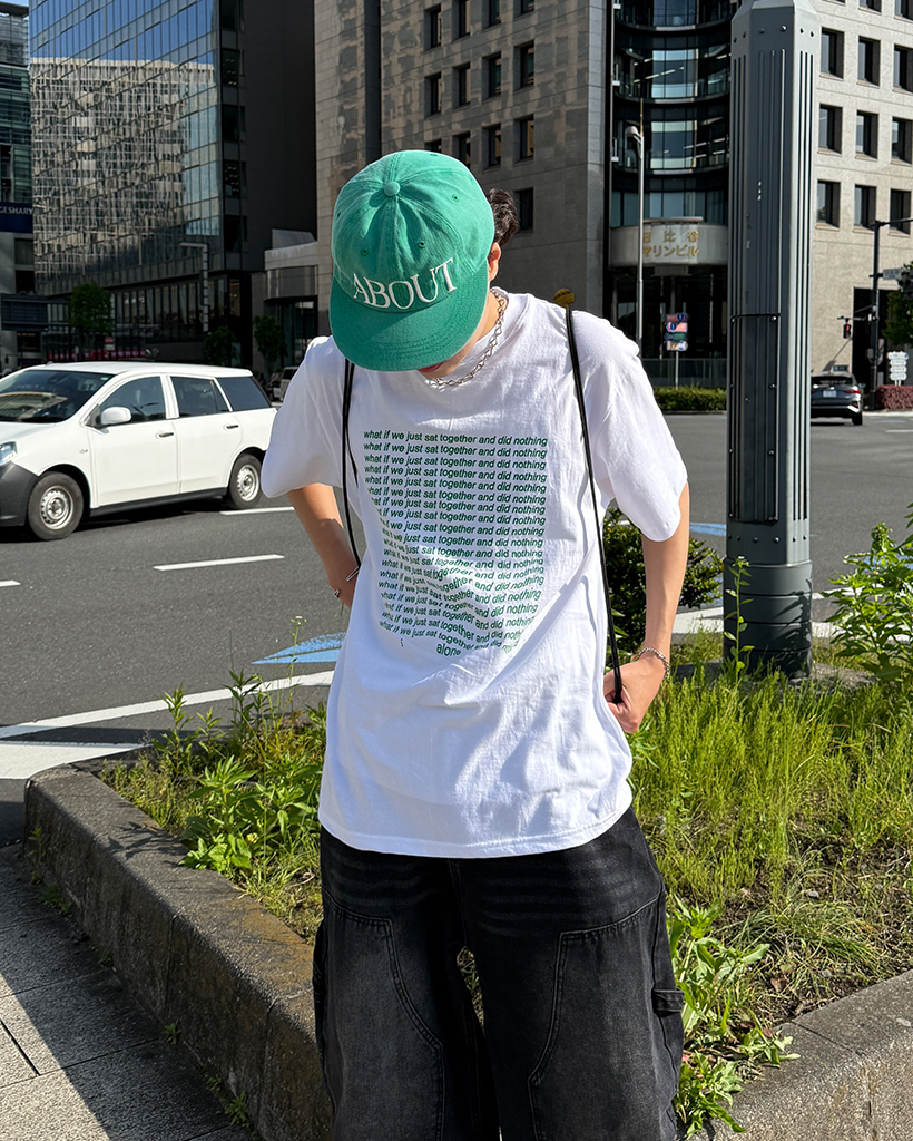 （ユニセックス）カラーレタリング半袖Tシャツ