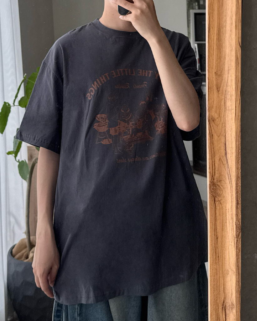 （ユニセックス）オーバーフィットプリント半袖Tシャツ