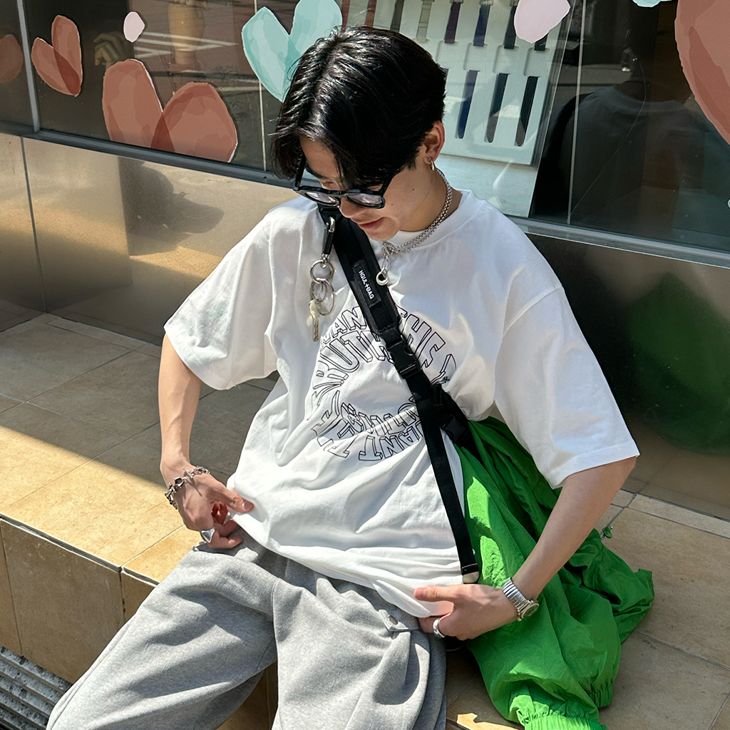 (ユニセックス) レタリングプリント半袖