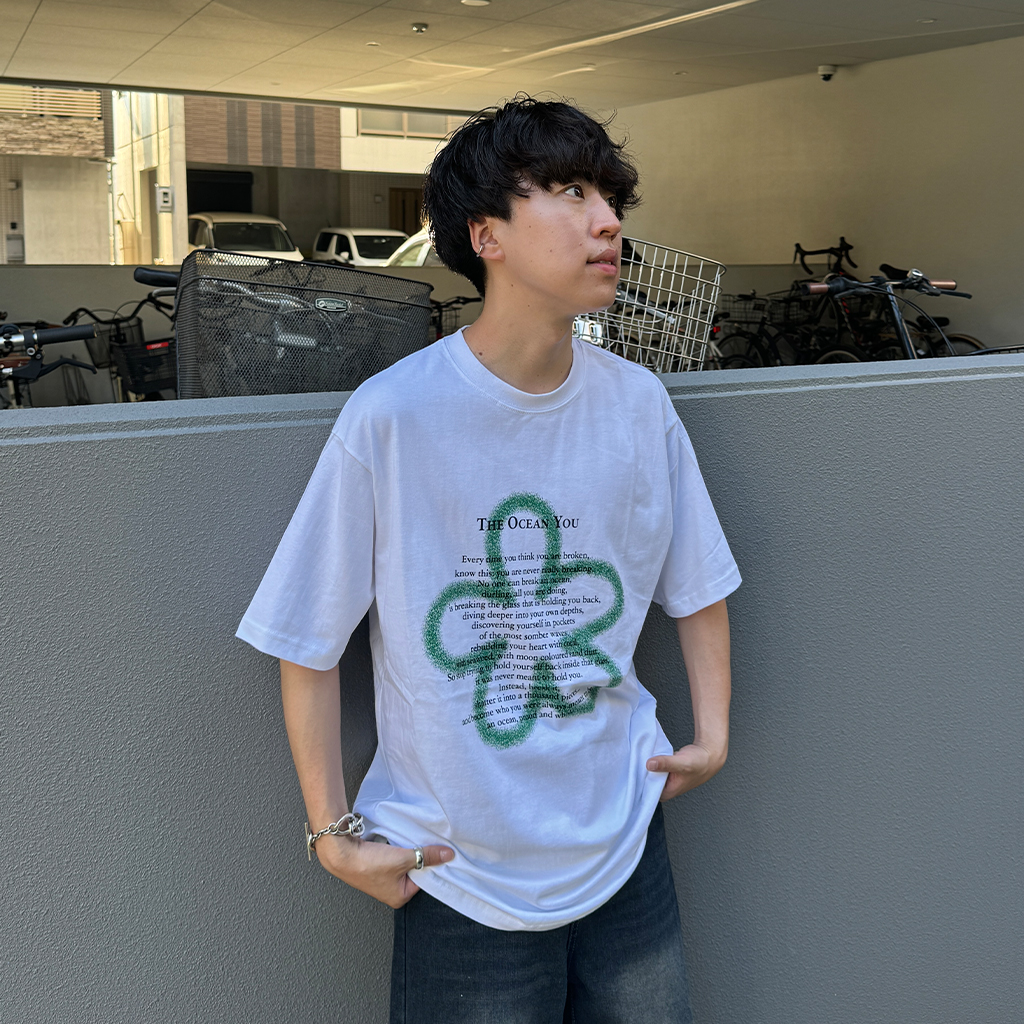 (ユニセックス) クローバ半袖Tシャツ