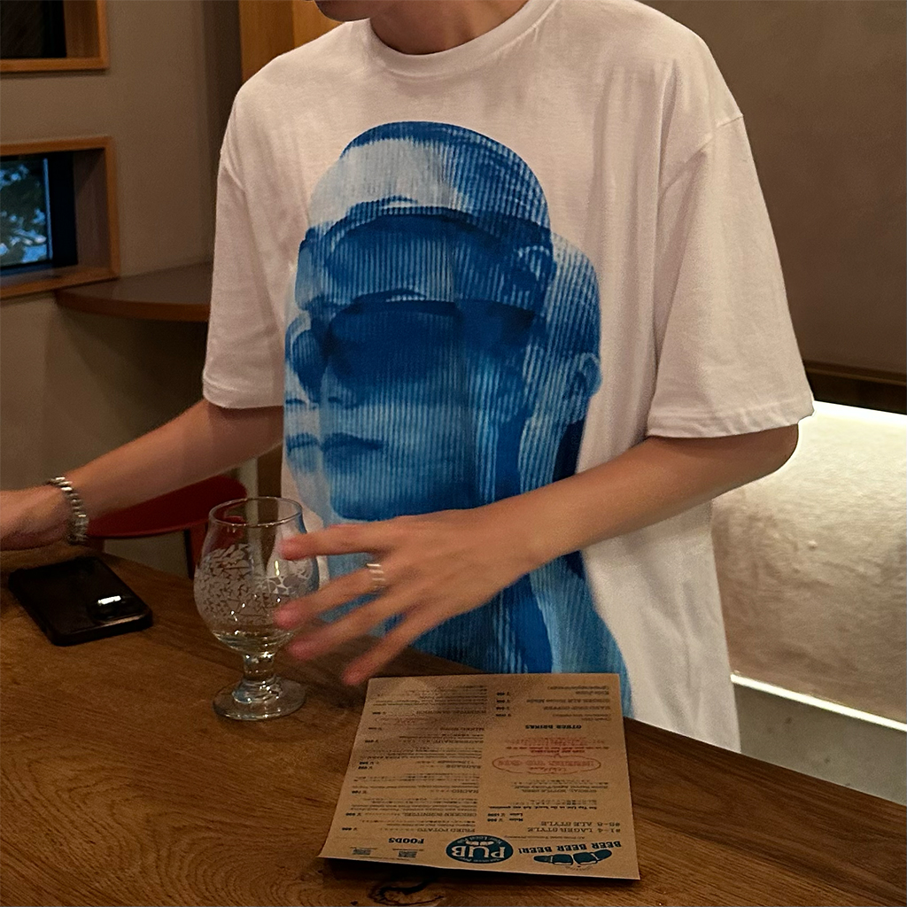 シルエットプリント半袖Tシャツ