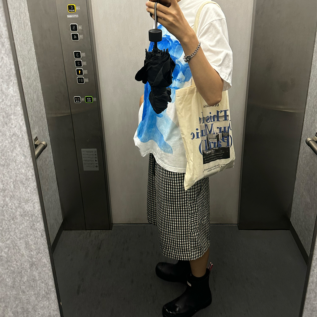 シルエットプリント半袖Tシャツ