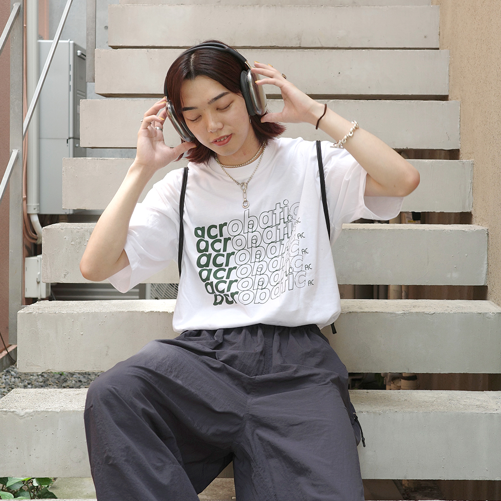 (ユニセックス) レタリングTシャツ