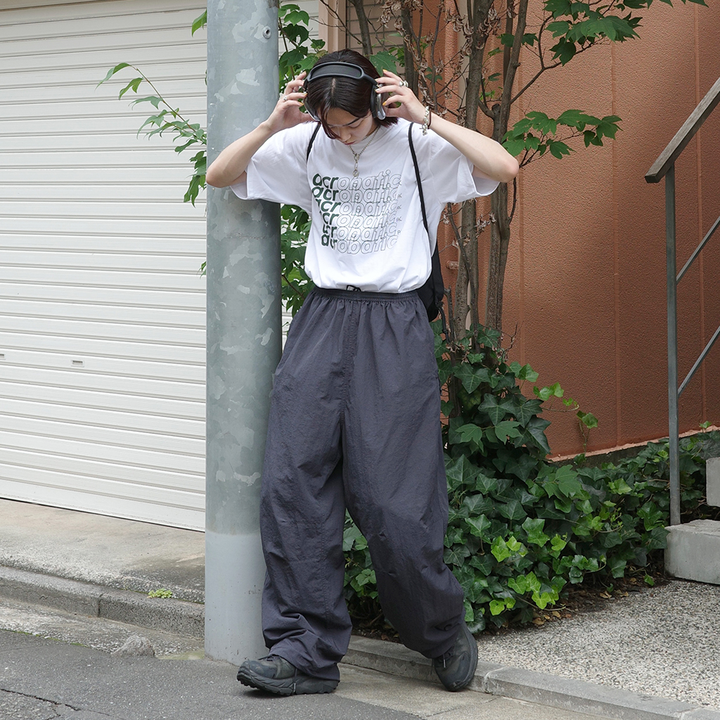 (ユニセックス) レタリングTシャツ