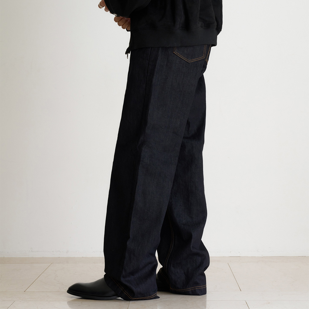 ピンタックストレートデニムパンツ