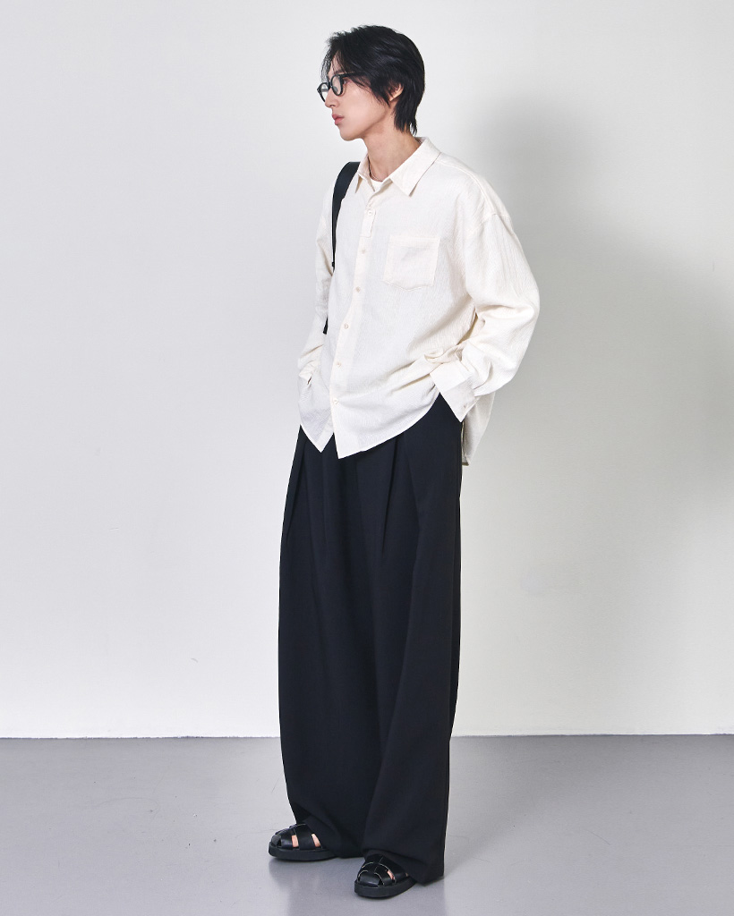 インバーテッドタックワイドスラックス
