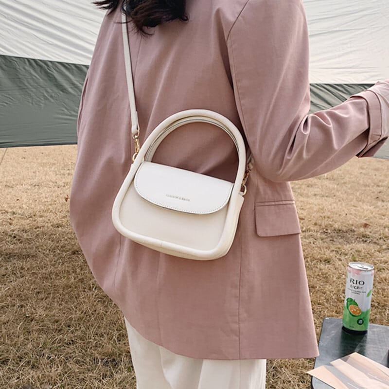ショルダーバッグ チェーンバッグ 通勤 PU 可愛い おしゃれ  ブラック ホワイト イエロー ブルー パープル